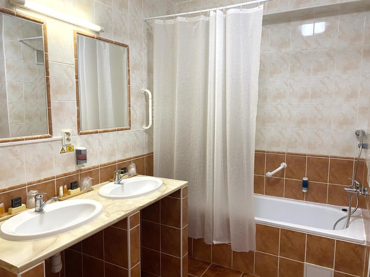Hotel Baronka Братислава Экстерьер фото